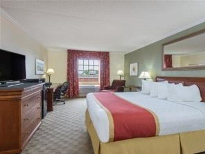 Ramada Conference Center Hotel Morgantown Exterior photo