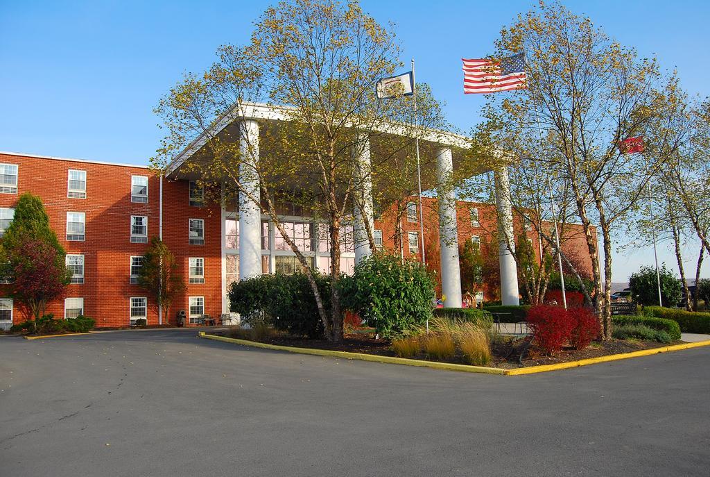 Ramada Conference Center Hotel Morgantown Exterior photo